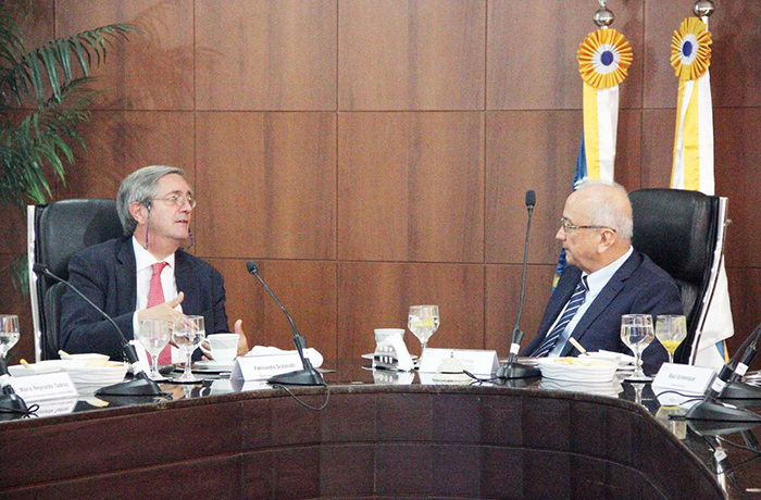 Presidente da Fecomércio AM recebe a visita do embaixador do Chile