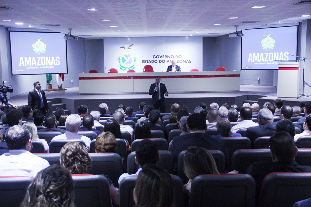 Presidente da Fecomércio AM participa de palestra na sede do governo do Amazonas