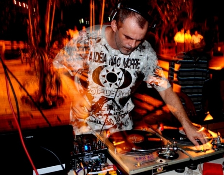Curso de discotecagem com DJ Tubarão inicia no dia 14