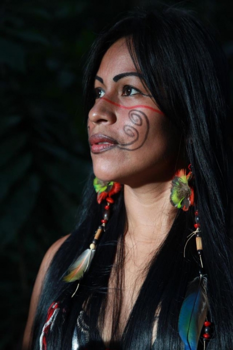 Projeto Canção da Mata recebe cantora indígena Djuena Ticuna
