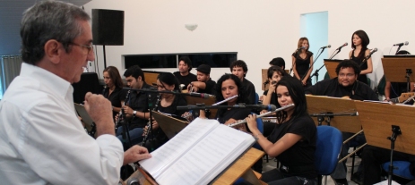 Maestro Adelson Santos se apresenta com Orquestra “Vozes da Ufam”, nesta sexta