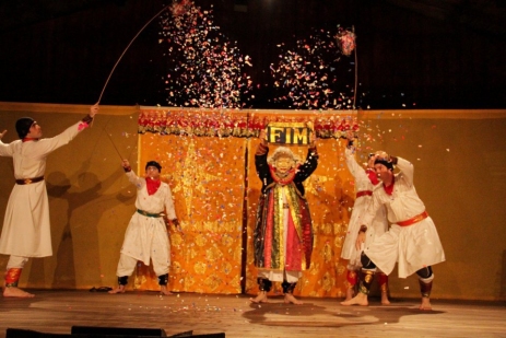 Cia. dos Bondrés (RJ) apresenta espetáculo “Instantâneos” no Teatro Amazonas