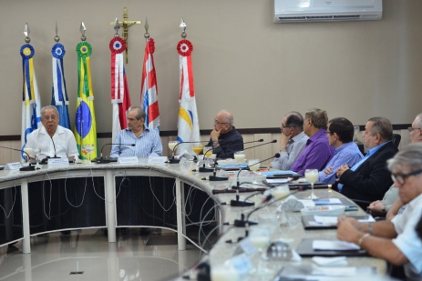 Governador Amazonino Mendes se reúne com diretores da Fecomércio AM