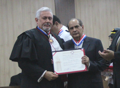 Presidente da Fecomércio AM recebe Outorga ao Mérito Judiciário