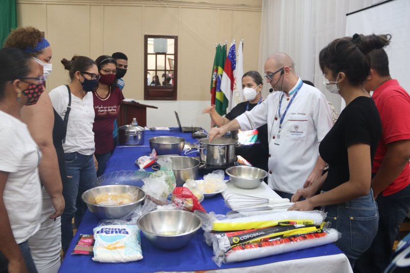 Luso Club recebe alunos do Senac para aula de pratos portugueses