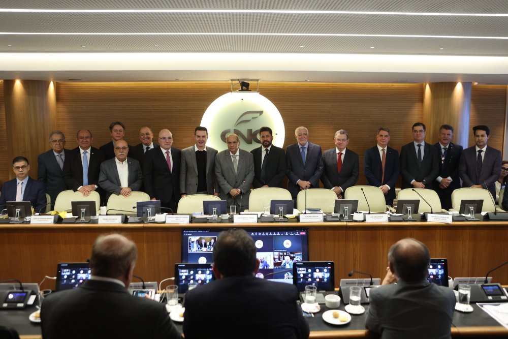 Sistema CNC-Sesc-Senac e Huawei assinam acordo de cooperação técnica durante reunião de Diretoria da CNC