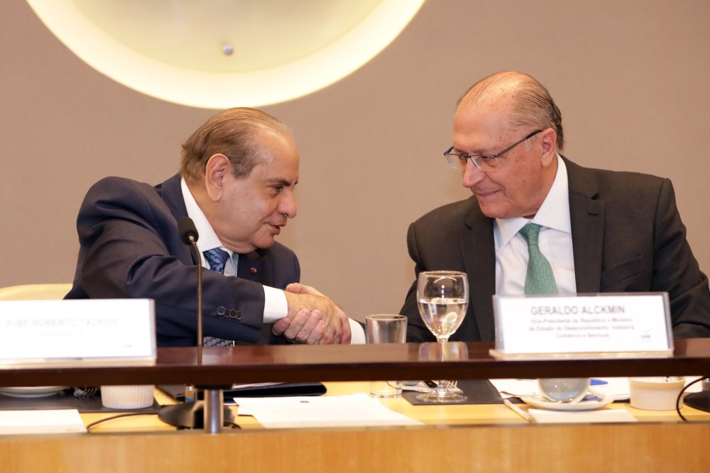 CNC recebe Geraldo Alckmin em assinatura de acordos para fortalecer o comércio e os serviços do Brasil